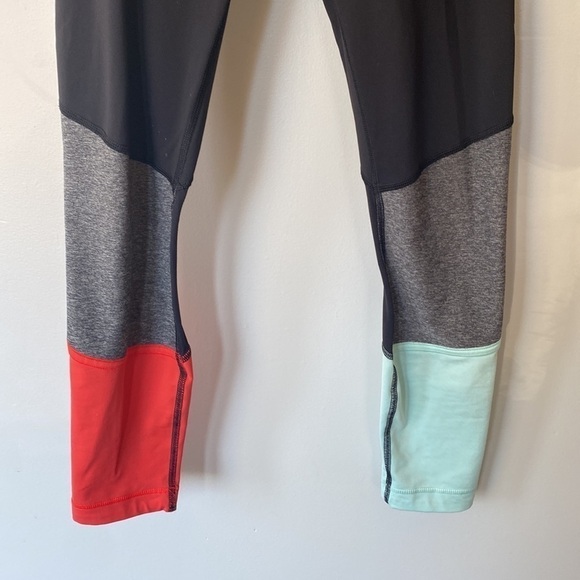 Lululemon Pedal To The Medal 7/8 Tight Black / Alarming / Tranquil Blue Size 4 - Picture 7 of 16